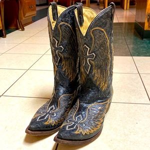 Corral vintage cowboy boots, black wing and cross, snip toe, gold stitching